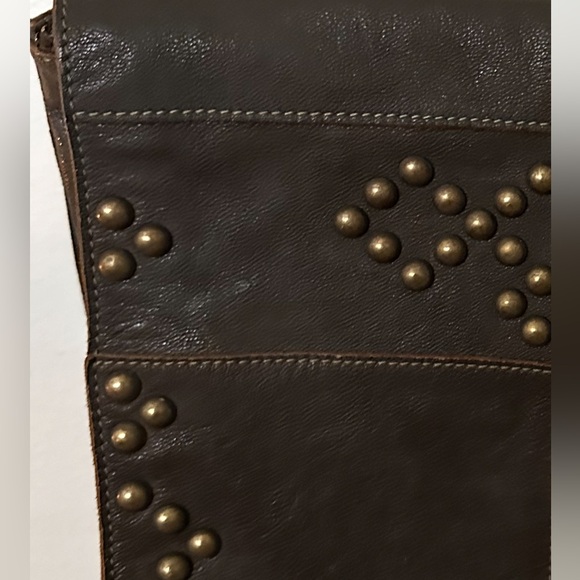 Isabella Fiore Olive Green leather crossbody purse - Picture 8 of 13